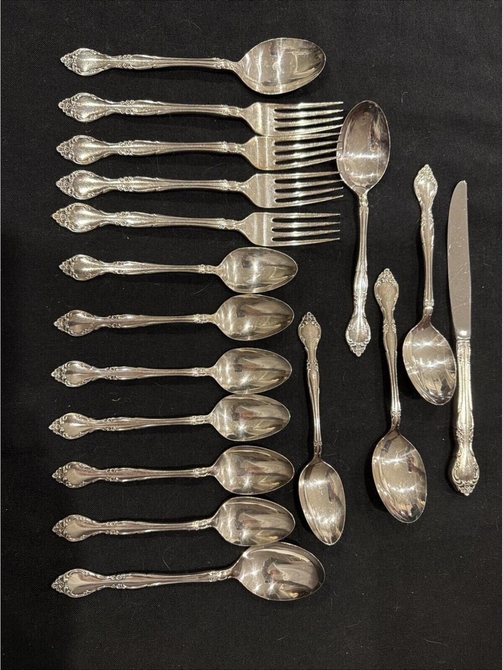 Oneida Community “Affection” Silver Plate Flatware – 17 Piece Set